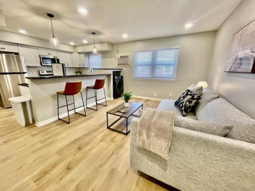 Joslyn Castle Apartment | Cozy Joslyn 6: Pet-Friendly Retreat in Midtown Omaha