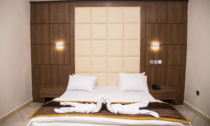 Abuja Hotel | Spacious Josto Apartment - Royal Suite with Pool & Kitchen