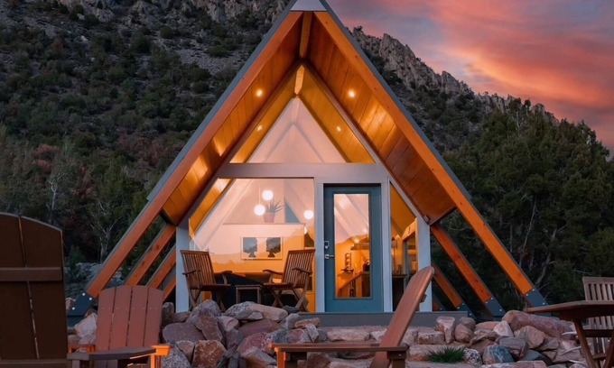 Whitewater House | Relaxing Retreat at Thimble Rock Pointe with Spa & Breakfast