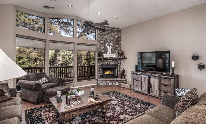 Ruidoso Cabin | Journey's End: Fireplace Retreat near Ruidoso Village