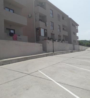 Radanovici Apartment | Guest Rated: Jovan Vukovic - Perfect for Families