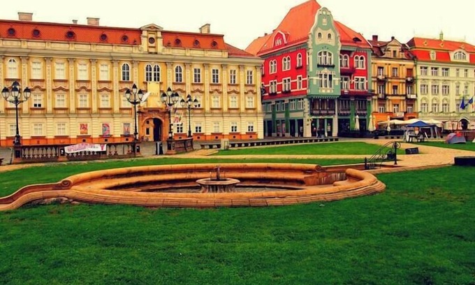 Old City Apartment | Joy City Stay: Relax with Spa and Hot Tub Amenities