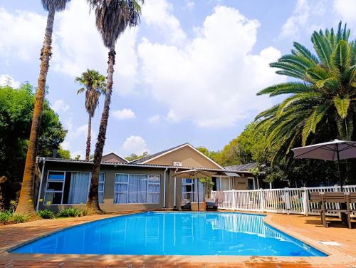 Eldoraigne Apartment | Joy Haven: 4-Star Open Plan Studio with Pool Access