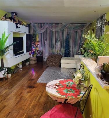 Canarsie House | Family-Friendly Joy's Country Home with Modern Kitchen