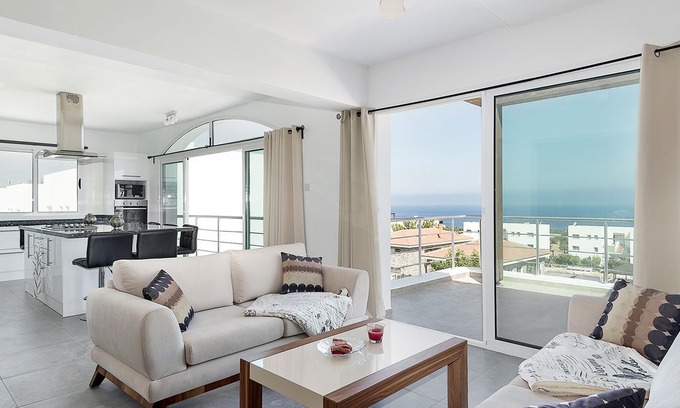 Kucukerenkoy Apartment | Golden Deluxe Penthouse with BBQ Roof and Ocean Views