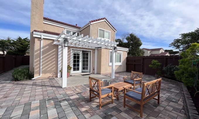 Marina House | Cozy Retreat with Indoor/Outdoor Fireplace & Breakfast Included!
