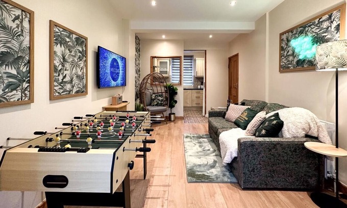 Rhondda Cynon Taff Apartment | Joyful Jungle Jewel: Family-Friendly Stay with Balcony