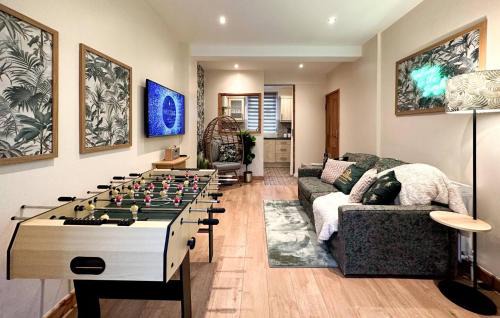 Rhondda Cynon Taff Apartment | Delightful Jungle Retreat with Balcony & Fun Foozeball