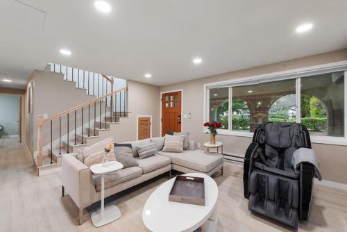 North Juanita House | Cozy Beach Retreat with Hot Tub and Pool Access