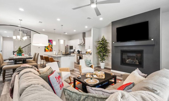 Fort Worth House | Joyous 3BDTownhouse: UltraCool & Spacious!