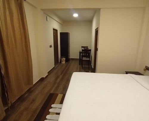 Cherrapunji Hotel | Family-Friendly Joyous Rooms with Breakfast Included