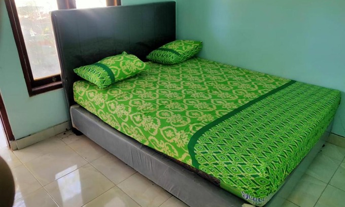 Taman Griya Hostel | Family-Friendly Jr House: Ideal for Your Travel Needs