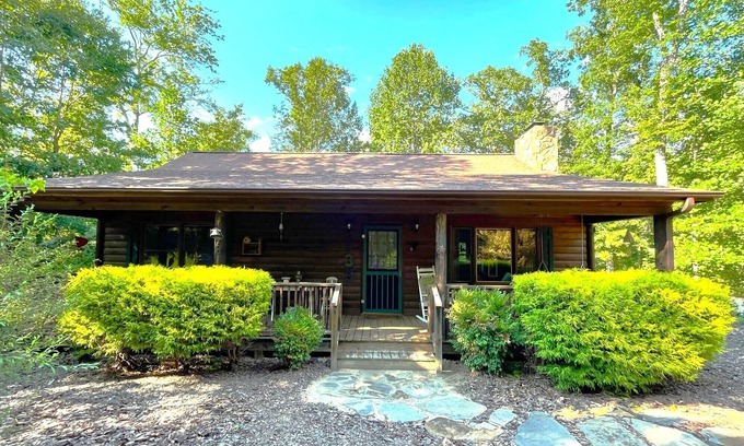 Lake Lure Cabin | Experience JR's Cabin in Riverbend with Lakefront Views