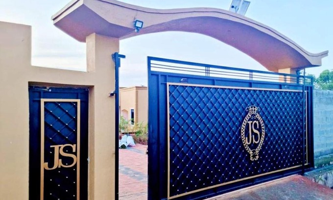 Entebbe Apartment | Pet-Friendly JS Summer Cottages with High Guest Ratings