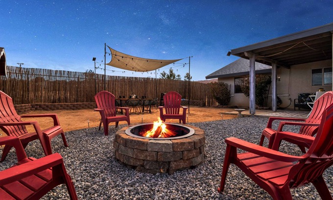Indian Cove House | JT Desert Hideaway: Pet-Friendly Oasis with Fire Pit & King Bed