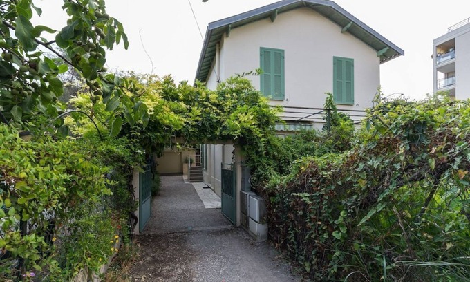 Antibes Apartment | Family-Friendly Haven in Juan Les Pins - Guest Rated 10/10