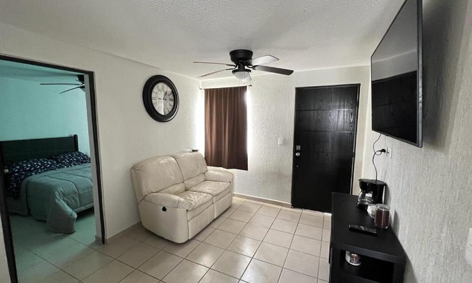 Playas De Tijuana Apartment | Guest Rated Juan Renteria: Breakfast & Family-Friendly Stay