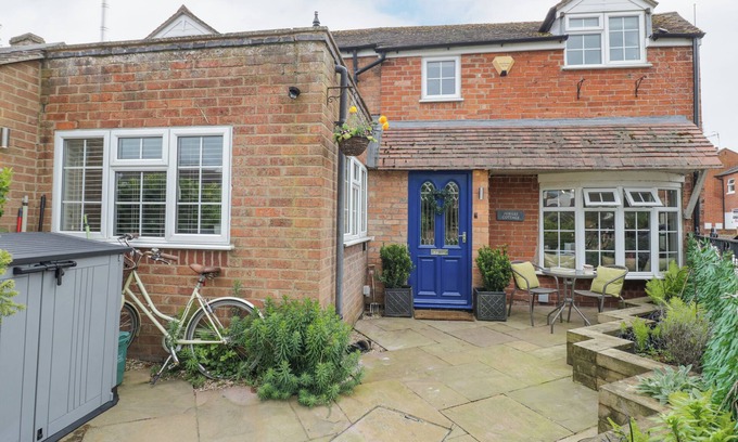 Stratford-upon-Avon Cottage | Pet-Friendly Jubilee Cottage with Garden in Tiddington