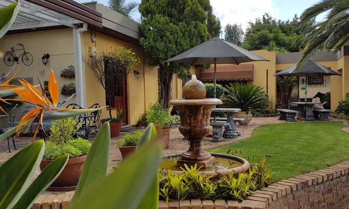 Blackheath House | Jubilee Lodge Guest House: 4-Star Stay with Pool & Breakfast