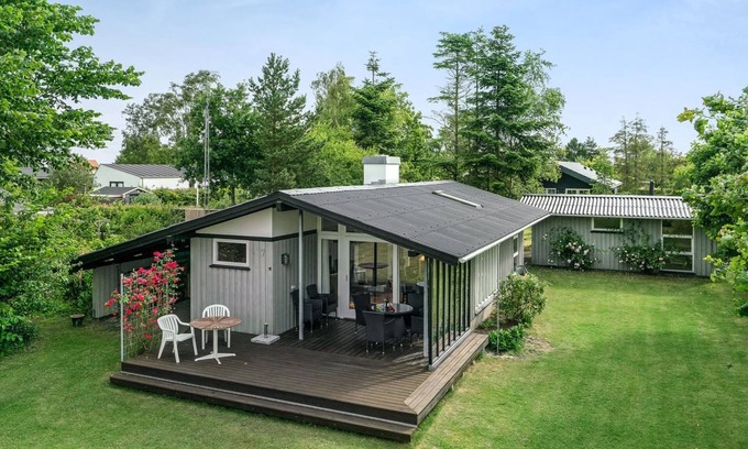 Vejlby Fed House | Experience Oceanfront Bliss at Juditha - Steps from the Sea