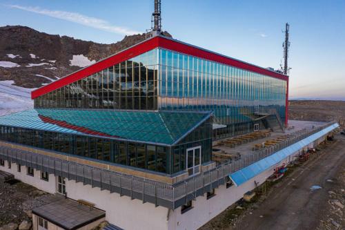 Flattach Hotel | Experience Comfort at Jugendhotel Eissee with Ocean Views