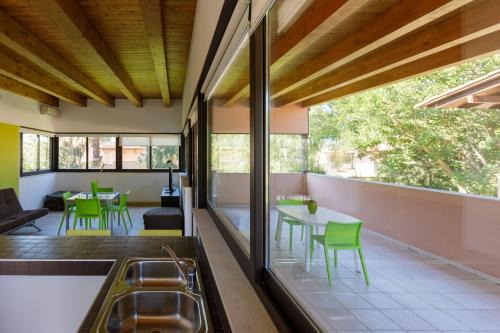 Tonnarella Apartment | Cozy Juice Aparthotel: Nefrite Apartment with Ocean View