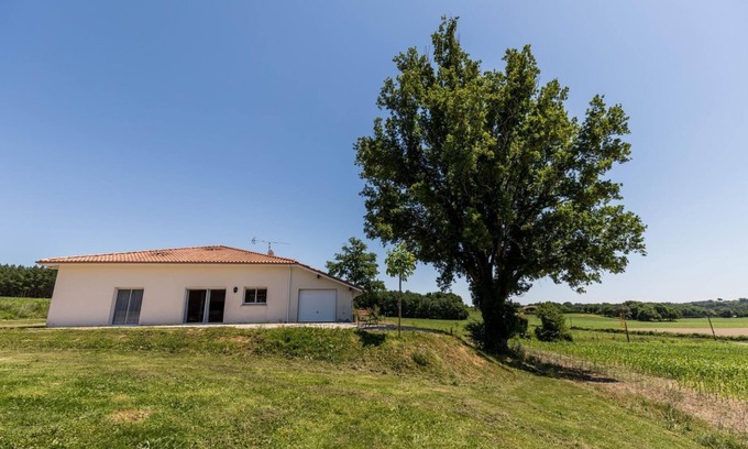 Fargues House | Welcoming Juine - Fargues Gîte: Perfect for Families & Pets