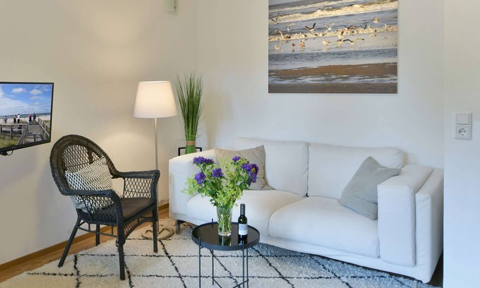 Juist Apartment | Sunny Juist Getaway with Pet-Friendly Amenities