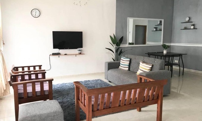 Ayer Keroh House | Family-Friendly Julia Homestay Near Taman Tasik Utama