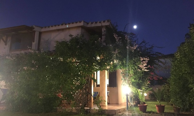 Capitana House | Julia House: Oceanfront Retreat with Top Guest Ratings