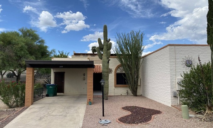 Desert Hills Estates House | Julia's Casita: Ideal Desert Retreat with Spa & Breakfast