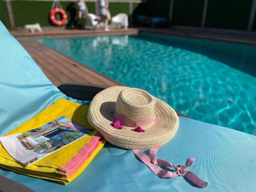 Cuarte de Huerva Apartment | Discover Julia’s Garden: Family-Friendly with Pool Access