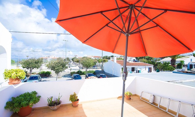 Espiche Villa | Julianne Orange Villa: Family-Friendly with Wifi & Terrace