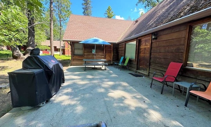 Twain Harte House | Top-Rated Julien Cabin with Lake Access & Family-Friendly Perks