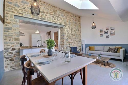 Saint-Georges-de-Chesne House | Experience Coastal Bliss at Juliette Oceanfront Retreat