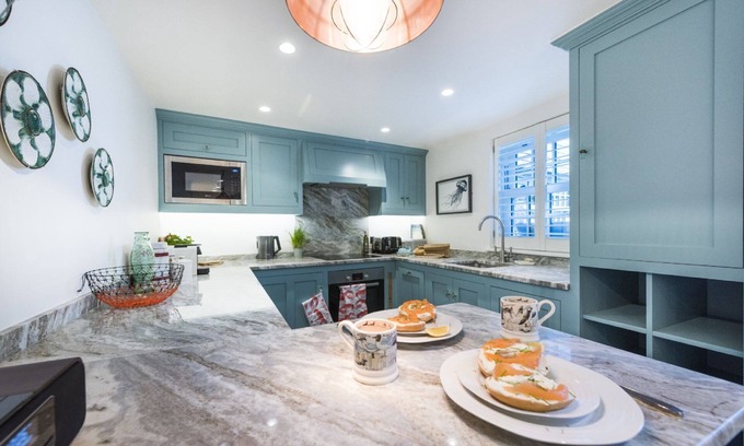 St Ives Cottage | Elegant Juliot Cottage: Guest Rated 10/10 with Breakfast