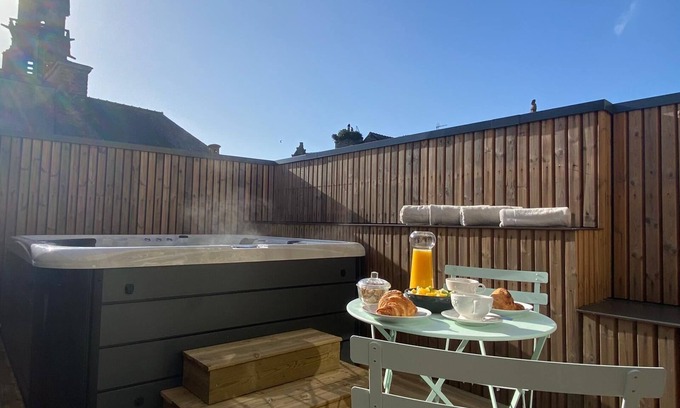 Landerneau House | Idyllic River View Townhouse with Spa & Pool Access