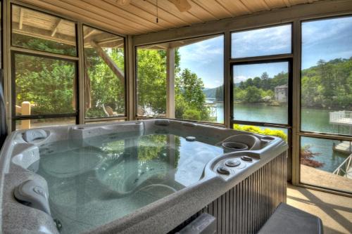 Necowa Cove House | Indulge at Jump Right In with Spa and Hot Tub Amenities