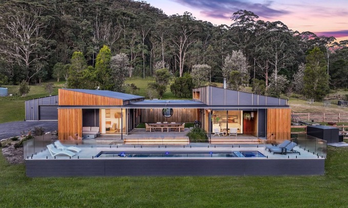 Kangaroo Valley House | Escape to Jumulu Lodge: Unique Amenities Await You