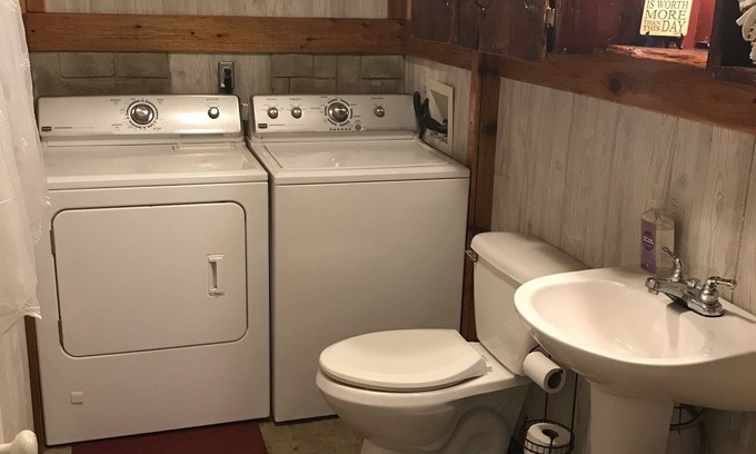 Holcomb House | Pet-Friendly Junction Guest House with Ocean Views