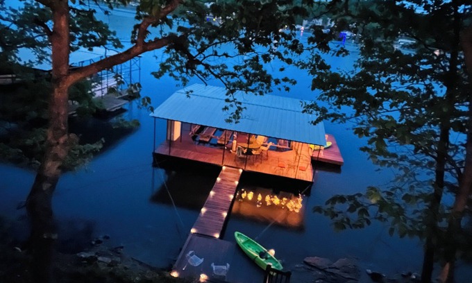 Barnett Cabin | June 2-5 JUST OPENED! Family Lakefront A-Frame w/Kayaks 6MM