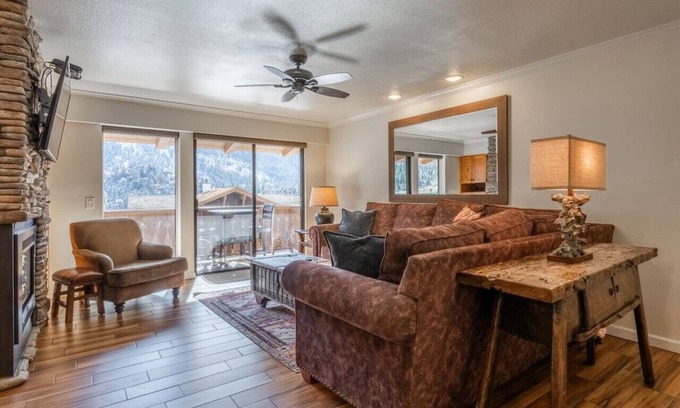 June Lake Condo | Indulge in June Lake Beauty: 3BR with Hot Tub & Spa