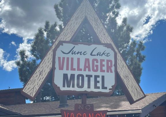 June Lake Cabin | June Lake Villager: Pet-Friendly Retreat with Ocean Views