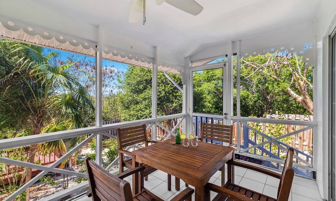 Providenciales Cottage | June Plum Hideaway Cottage in Grace Bay, Provo, TCI