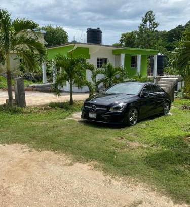 Runaway Bay Apartment | Pet-Friendly Retreat at June’s Comfort Paradise