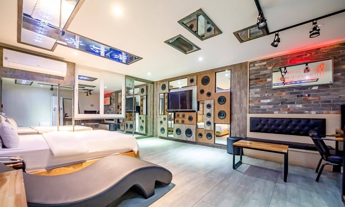 Chunghung Hotel | Eco-Friendly Jungheung-dong Hotel with Breakfast & Hot Tub