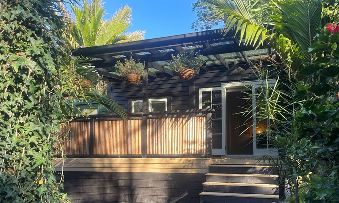 Palm Beach Cottage | Tranquil Jungle Cottage Escape with Kitchen Amenities