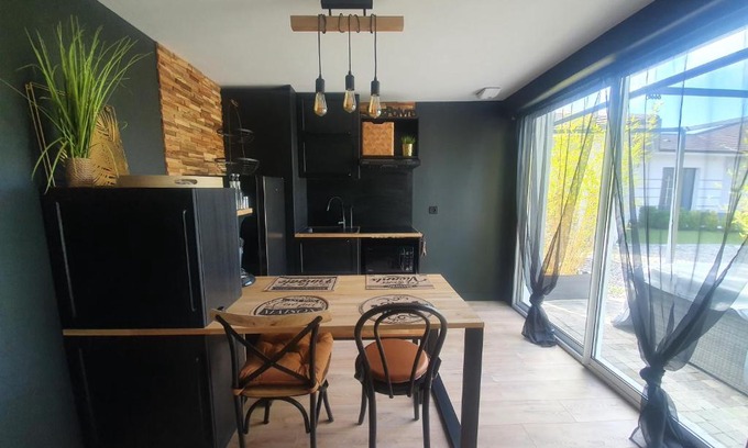 Mios Apartment | Discover Jungle: Family-Friendly Getaway with High Ratings