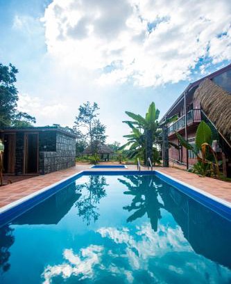 Inamaluwa Hotel | Tranquil Jungle Hut Resort Sigiriya with Pool & Dining