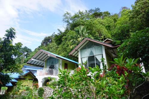 Bukit Lawang Apartment | Kid-Friendly Escape at JungleRiverHouse – Rated 8/10